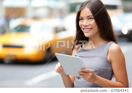 Tablet computer business woman in New York City Tablet computer business woman in New York City 67064341