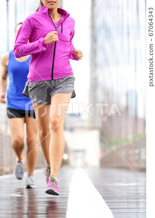 Running people - couple jogging in New York City Running people - couple jogging in New York City 67064343