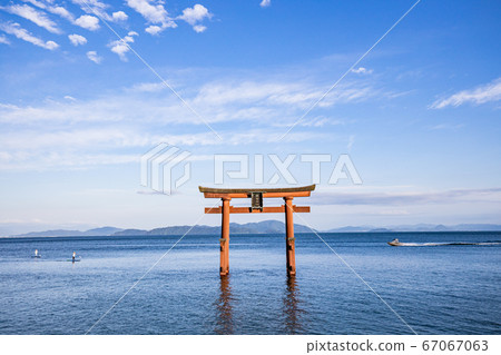 (Shiga Prefecture) Shirahige Shrine Otorii, around the summer solstice, afternoon (Shiga Prefecture) Shirahige Shrine Otorii, around the summer solstice, afternoon 67067063