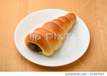 Sweet bread chocolate corone 67067663