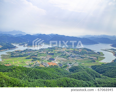 Cheongpung Lake, Cheongpung-myeon, Jecheon-si, Chungcheongbuk-do, Korea Cheongpung Lake, Cheongpung-myeon, Jecheon-si, Chungcheongbuk-do, Korea 67068945
