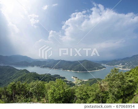 Cheongpung Lake, Cheongpung-myeon, Jecheon-si, Chungcheongbuk-do, Korea Cheongpung Lake, Cheongpung-myeon, Jecheon-si, Chungcheongbuk-do, Korea 67068954