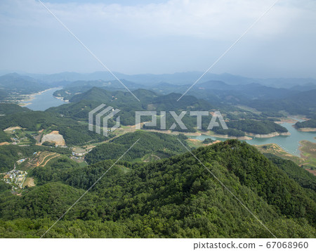 Cheongpung Lake, Cheongpung-myeon, Jecheon-si, Chungcheongbuk-do, Korea Cheongpung Lake, Cheongpung-myeon, Jecheon-si, Chungcheongbuk-do, Korea 67068960