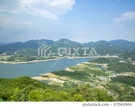 Cheongpung Lake, Cheongpung-myeon, Jecheon-si, Chungcheongbuk-do, Korea Cheongpung Lake, Cheongpung-myeon, Jecheon-si, Chungcheongbuk-do, Korea 67068964