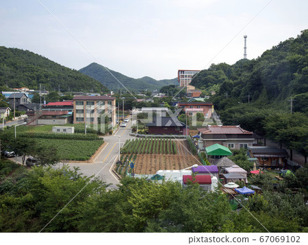 Cheongpung Lake, Cheongpung-myeon, Jecheon-si, Chungcheongbuk-do, Korea Cheongpung Lake, Cheongpung-myeon, Jecheon-si, Chungcheongbuk-do, Korea 67069102