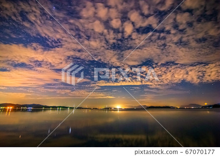 A starry view between the clouds in the quiet Setouchi 67070177