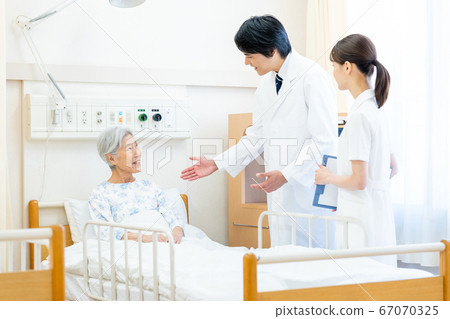 Hospital nurse doctor nurse nursing medical senior 67070325