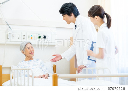 Hospital nurse doctor nurse nursing medical senior Hospital nurse doctor nurse nursing medical senior 67070326