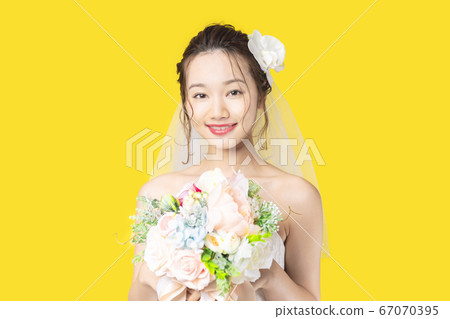 Bridal image of a woman in a wedding dress Bridal image of a woman in a wedding dress 67070395