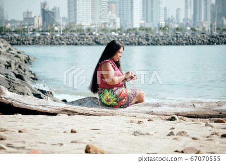 Indigenous Woman Weaving Coaster For Tourists In Panama 67070555