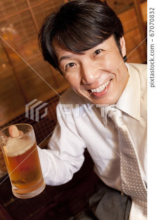 喝啤酒的商人 喝啤酒的商人 67070832