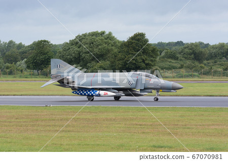 希臘空軍F-4E Phantom II滑行 67070981
