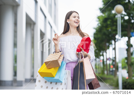 A woman holding many shopping bags A woman holding many shopping bags 67071014