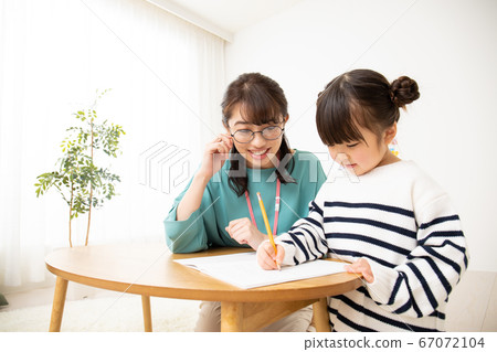 Early childhood education Children and teachers Early childhood education Children and teachers 67072104