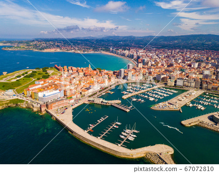 Gijon coast with sand beach Gijon coast with sand beach 67072810
