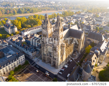 Aerial view on Tours Cathedral 67072828