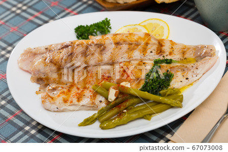 Roasted perch fish fillet Roasted perch fish fillet 67073008