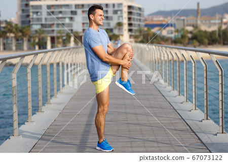 Man training outdoors 67073122