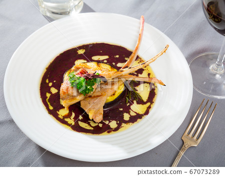 Lamb ribs with aubergine and wine sauce Lamb ribs with aubergine and wine sauce 67073289