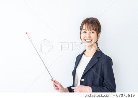 Women who explain. Women who explain. 67073619