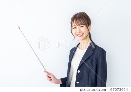 Women who explain. Women who explain. 67073624