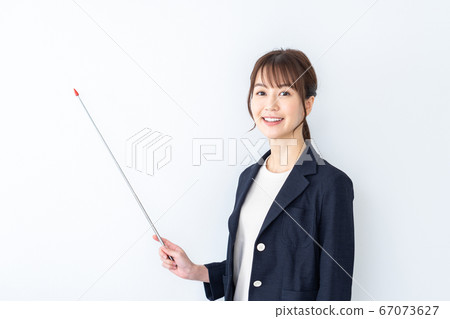 Women who explain. 67073627