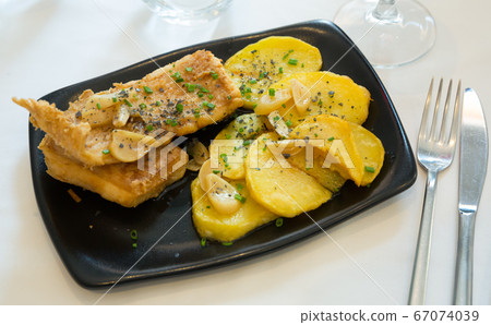 Fried skate wings a la Santurce Fried skate wings a la Santurce 67074039
