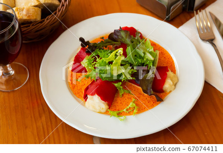 Pikillo pepper with cod filling Pikillo pepper with cod filling 67074411