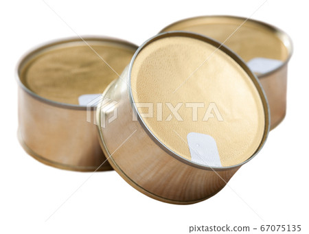 Silver tin can closeup Silver tin can closeup 67075135