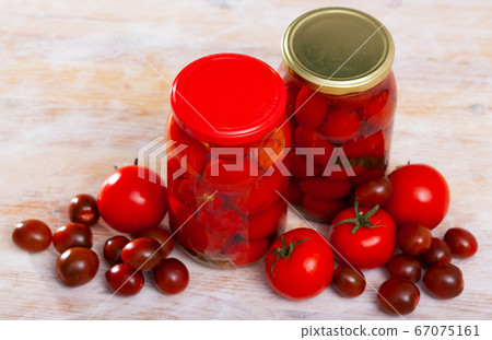 Marinated tomatoes in jar, with ingredients Marinated tomatoes in jar, with ingredients 67075161