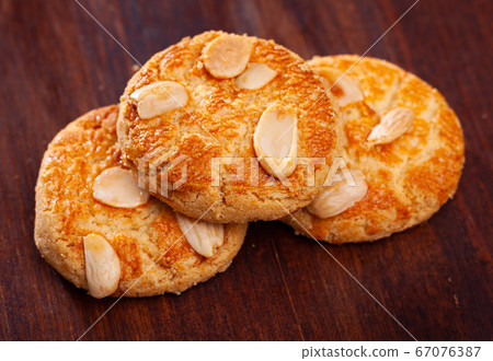 Shortbread almond biscuits 67076387