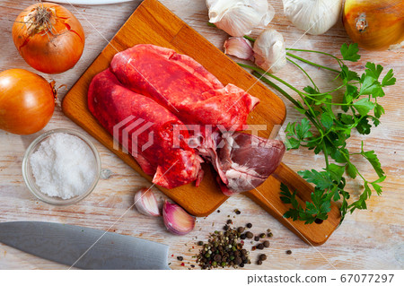 Raw lamb lungs and heart with natural ingredients Raw lamb lungs and heart with natural ingredients 67077297
