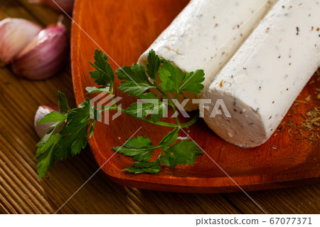 Soft goat cheese with herbs and garlic Soft goat cheese with herbs and garlic 67077371