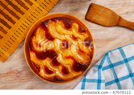 Delicious hot apple pie on the table 67078112