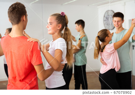 Teenage boys and girls training slow foxtrot Teenage boys and girls training slow foxtrot 67078902