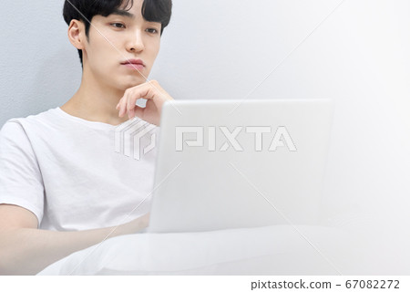Lifestyle laptop man Lifestyle laptop man 67082272
