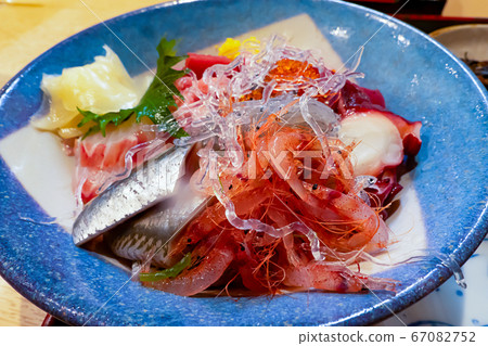 Side position of Suruga Bay local fish seafood bowl 67082752