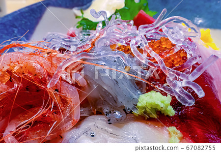 Suruga Bay Local fish Seafood bowl Raw cherry shrimp Raw Shirasu up Horizontal position 67082755