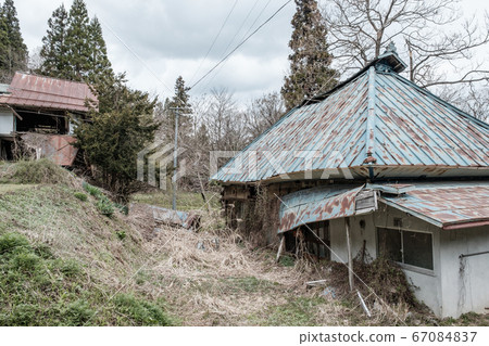 Disappearing village 67084837