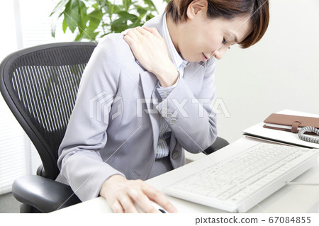 OL僵硬的肩膀 OL僵硬的肩膀 67084855