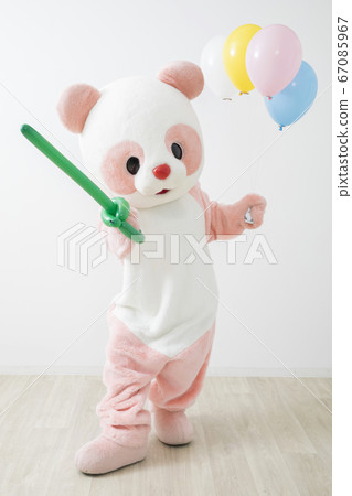 Costume panda with sword in balloon art 67085967