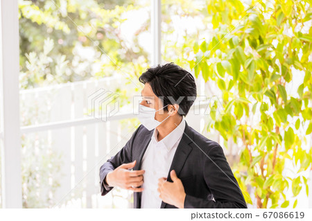 A young man wearing a mask (wearing and undressing) 67086619