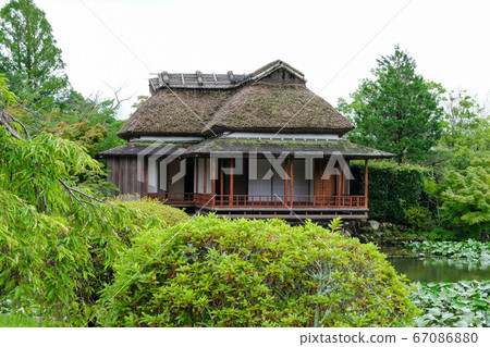 Tea room in Japanese garden 67086880
