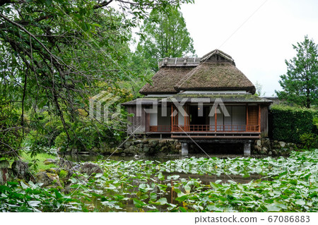 Tea room in Japanese garden 67086883
