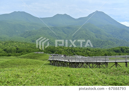 Shiretoko mountain range from elevated wooden road to Shiretoko Lake 67088793