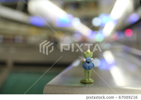 Travel frog 3 67089216