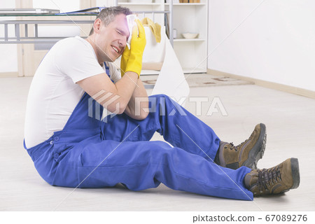 Accident at work 67089276