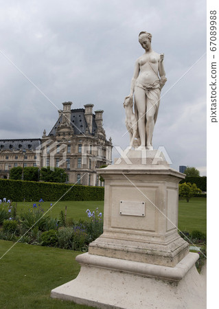 Statue of Diana the Moon and the Louvre 67089988