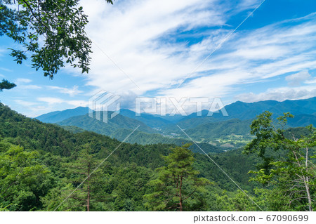 從御前山的山路眺望（山梨縣大月市） 67090699