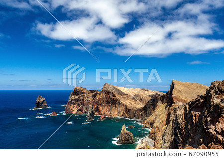 The Atlantic ocean with rocks, Madeira 67090955